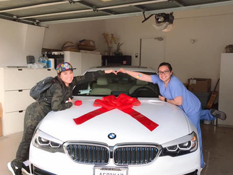 Wendy từng làm mẹ ngạc nhiên khi tặng chiếc xe hơi nhân dịp sinh nhật và ngày của mẹ.