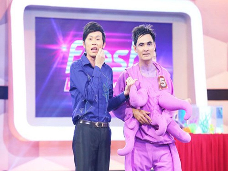 Ở mảng gameshow, Hoài Linh “cầm cân nảy mực” của nhiều gameshow như: Ơn giời cậu đây rồi, Tìm kiếm tài năng Việt Nam, Gương mặt thân quen, Bước nhảy ngàn cân, Ca sĩ giấu mặt, Cười xuyên Việt, Người bí ẩn, Hội quán tiếu lâm, Bí mật đêm chủ nhật.