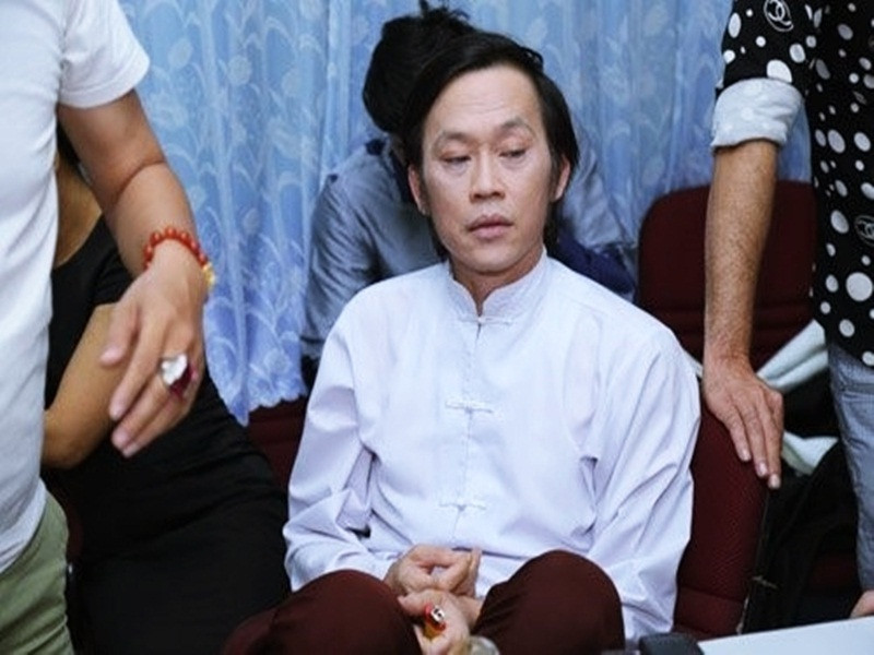 Khi bị chỉ trích tham công tiếc việc, Hoài Linh lên tiếng: “Tôi cần tiền để thực hiện tâm nguyện của mình. Tôi biết sức khỏe của mình thế nào. Nhưng khi đã là tâm nguyện, tôi sẵn sàng bán mạng để thực hiện". Ảnh: Khám phá