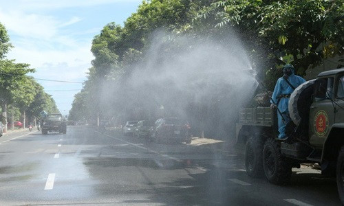 4 chum ca benh lien quan nu nhan vien lam toc nhiem COVID-19 o Nghe An