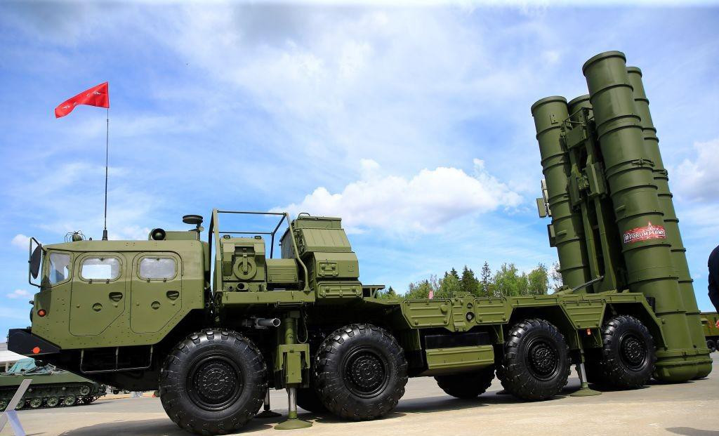 Thổ Nhĩ Kỳ đặt mua hai hệ thống tên lửa S-400 của Nga trị giá 2,5 tỷ USD vào tháng 12/2017.