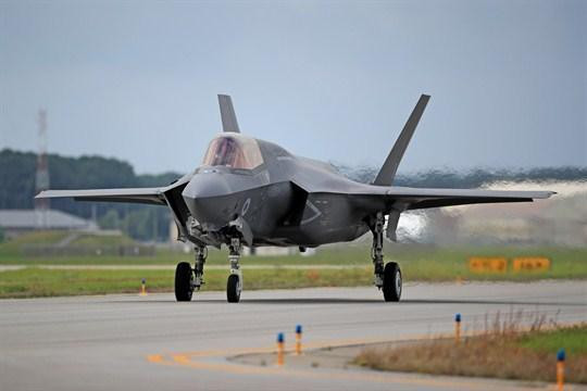 Và khi không thuyết phục được Thổ Nhĩ Kỳ, Mỹ đem con bài F-35 ra mặc cả. Nhưng rõ ràng Washington cũng hiểu rằng Ankara đã đóng góp tiền của cho dự án F-35, đồng thời họ cũng đang bước chân vào sản xuất các linh kiện cấu thành chiến đấu cơ này.
