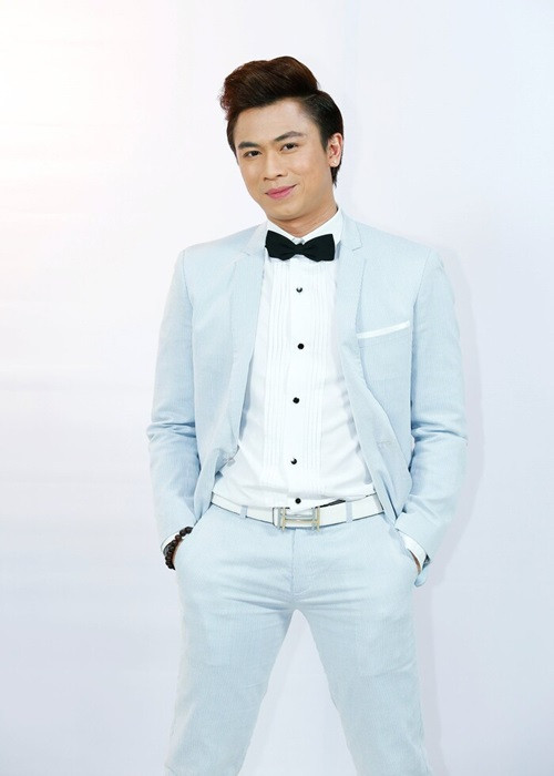 Hồ Việt Trung khẳng định, suốt 4 năm qua, anh không còn đi chung với ông Yên. Cho rằng sự việc liên quan đến ông Yên là vấn đề nhạy cảm nên nam ca sĩ sẽ lên tiếng vào một thời điểm thích hợp. “Bây giờ nói tới nói lui thì mắc công lại phiền, nên tôi không nói”, Hồ Việt Trung chia sẻ. Ảnh: Saostar