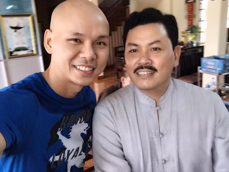 "Chắc mọi người cũng biết tôi sống không thích thanh minh nhiều nên chuyện đó ai muốn nói gì thì nói, ai muốn nghĩ sao thì nghĩ, tôi không có ý kiến và trả lời về vấn đề này. Về những vấn đề cá nhân, nhạy cảm thế này tôi xin từ chối không trả lời", Phan Đinh Tùng nói. Ảnh: Saostar