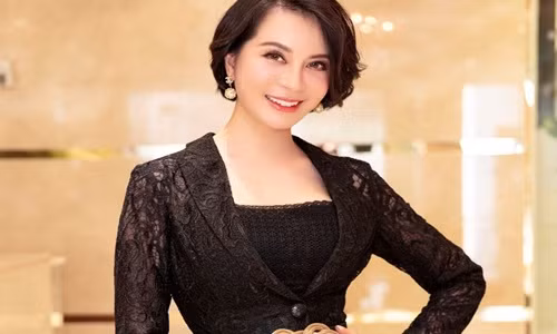 Vo chong Dam Thu Trang ung ho 500 trieu cho Quy Vaccine COVID-19-Hinh-2