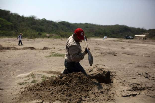 Tim thay 166 dau lau o noi hon chien giua hai bang dang ma tuy Mexico-Hinh-2