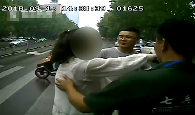 Gian ban trai, co gai lam chuyen nguoi gan nhat cung thot tim-Hinh-3