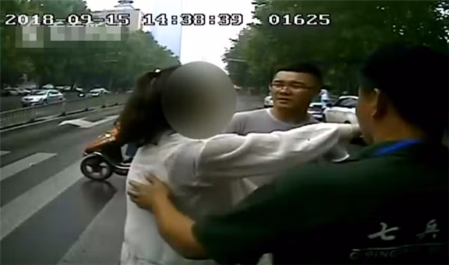 Gian ban trai, co gai lam chuyen nguoi gan nhat cung thot tim-Hinh-3