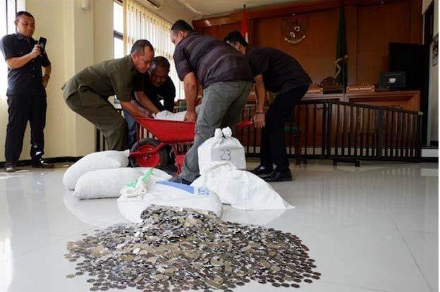 Am uc vi toi khong ngo, ly hon, chong cu lam dieu choang vang...