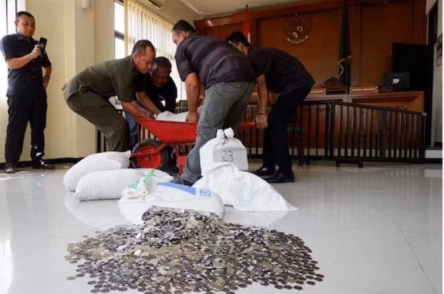 Am uc vi toi khong ngo, ly hon, chong cu lam dieu choang vang...