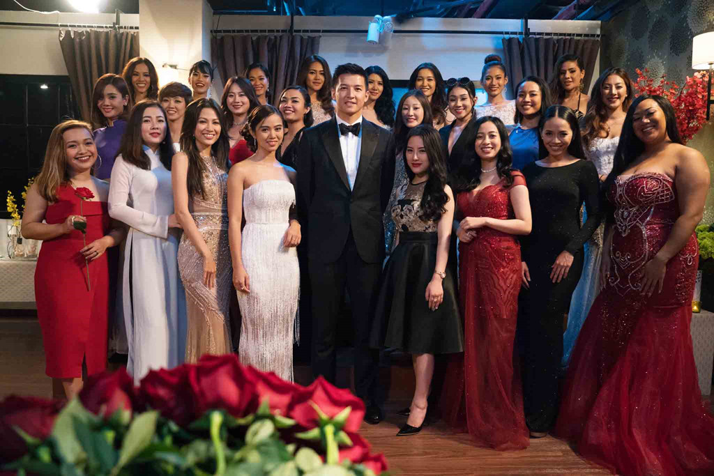 Hai co gai co tinh cam trong show kiem chong Viet Kieu: E-kip noi gi?