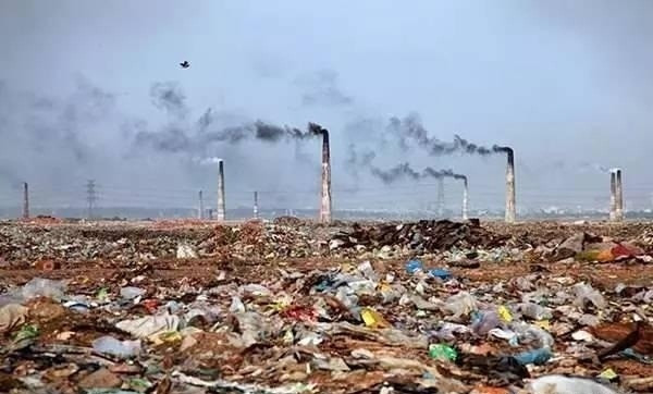 Cảm thấy không thể để yên tình trạng thiên nhiên ô nhiễm nặng nề, anh Anil và vợ mình đã quyết định kêu gọi sự giúp đỡ của nhiều tổ chức, cá nhân. Tuy nhiên lời kêu gọi của hai vợ chồng không được chú ý.