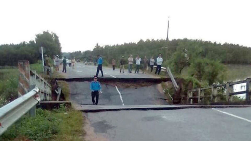 Mua lon cau o Binh Thuan gay doi, nhieu xa bi chia cat-Hinh-2