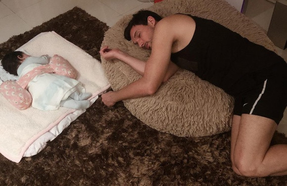 Ha Anh hai huoc ke chuyen cham chong Tay nhu cham em be thu hai