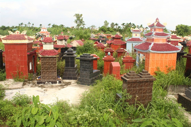 Nhung phen kinh hon bat via cua nguoi dan ong 30 nam boc mo o nghia dia-Hinh-3