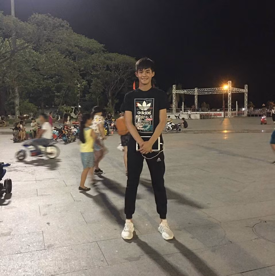 Trung Kiên chưa đăng tải quá nhiều hình ảnh lên mạng xã hội. Người hâm mộ hy vọng với chiều cao lợi thế, độ tuổi còn rất trẻ, anh chàng sẽ là một trong những cái tên làm nên kỳ tích cho Hoàng Anh Gia Lai nói riêng và bóng đá Việt Nam nói chung trong thời gian tới.