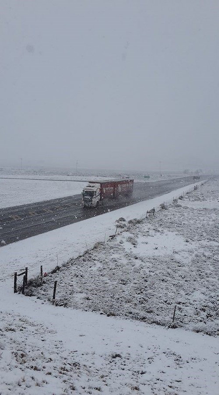 Theo dự báo, tuyết sẽ tiếp tục rơi ở các tỉnh Northern Cape, Western Cape, Eastern Cape và Kwazulu-Natal, một số nơi tuyết rơi dày hơn 25 cm vào cuối tuần.