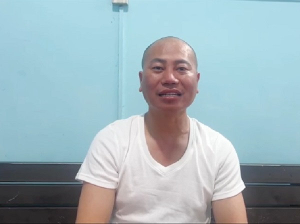 Sau khi bị phát hiện, Phúc trốn sang Thái Lan và ngay khi vừa về lại Việt Nam đã bị Công an huyện Củ Chi triệu tập làm việc. Sau nhiều lần khai báo quanh co, Phúc đã khai nhận toàn bộ hành vi phạm tội. Cơ quan điều tra khám xét khẩn cấp nhà Phúc và thu giữ một giấy chứng nhận quyền sử dụng đất giả và một giấy chứng nhận thật của bà T.