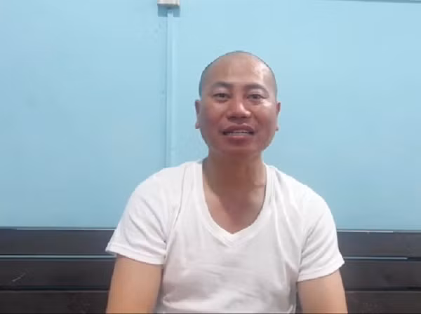 Sau khi bị phát hiện, Phúc trốn sang Thái Lan và ngay khi vừa về lại Việt Nam đã bị Công an huyện Củ Chi triệu tập làm việc. Sau nhiều lần khai báo quanh co, Phúc đã khai nhận toàn bộ hành vi phạm tội. Cơ quan điều tra khám xét khẩn cấp nhà Phúc và thu giữ một giấy chứng nhận quyền sử dụng đất giả và một giấy chứng nhận thật của bà T.