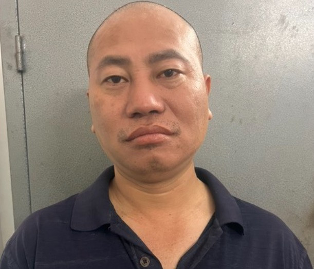 Điều tra cho thấy, bà T mua một thửa đất diện tích 420,2m2 tại xã Bình Mỹ (huyện Củ Chi) với giá 2,4 tỷ đồng vào năm 2021 nhưng chưa làm thủ tục tách thửa được. Thông qua người quen biết, bà T nhờ Phúc làm thủ tục tách 1 thửa đất thành 2 thửa có giấy chứng nhận quyền sử dụng đất riêng.