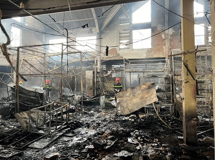 Vụ cháy chợ Khe Tre: Thiệt hại 335 gian hàng hơn 2000 m2 - Hình 2 Vu chay cho Khe Tre: Thiet hai 335 gian hang hon 2000 m2-Hinh-2