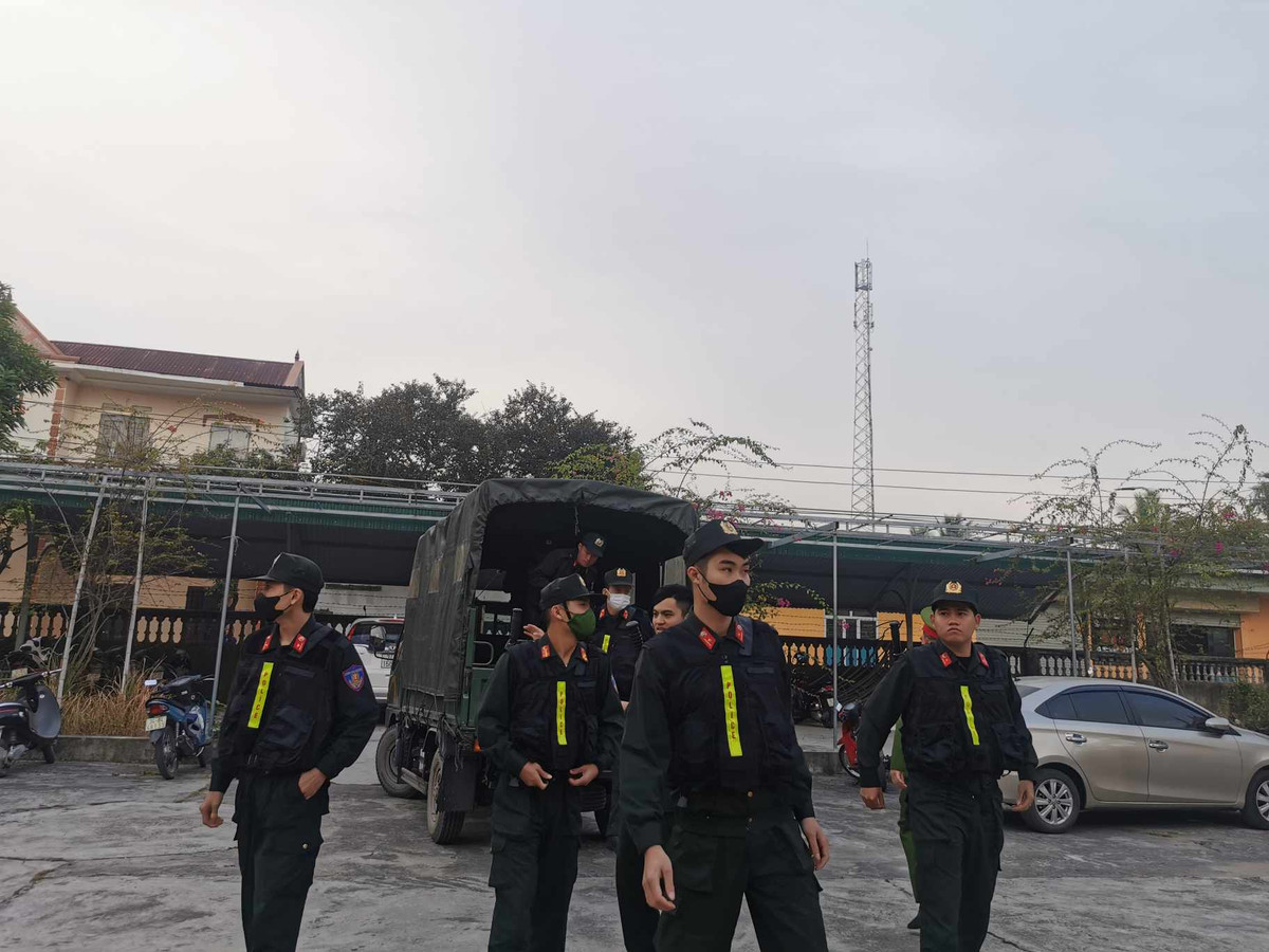 Hai Duong: Dang xet xu luu dong 2 doi tuong no sung, cuop tiem vang Duc Nam-Hinh-5