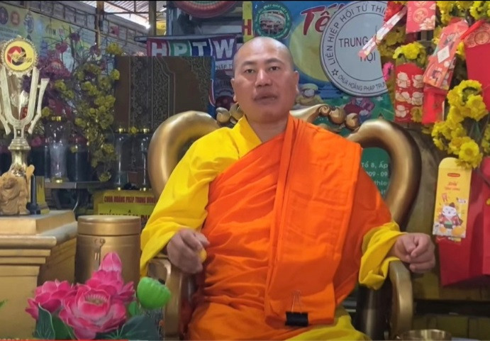 Xác minh của cơ quan chức năng, Nguyễn Minh Phúc từng học tại chùa Hoằng Pháp (huyện Hóc Môn) nhưng mới quy y, chưa xuất gia. Đến năm 2010, Phúc tự lập chùa Ngô Chân Tử để sinh hoạt tôn giáo trái phép, tự xưng là Đại Đức Thích Tâm Phúc và trụ trì chùa Ngô Chân Tử. Khi đó, cơ quan chức năng đã xử phạt, yêu cầu tháo dỡ biển chùa.