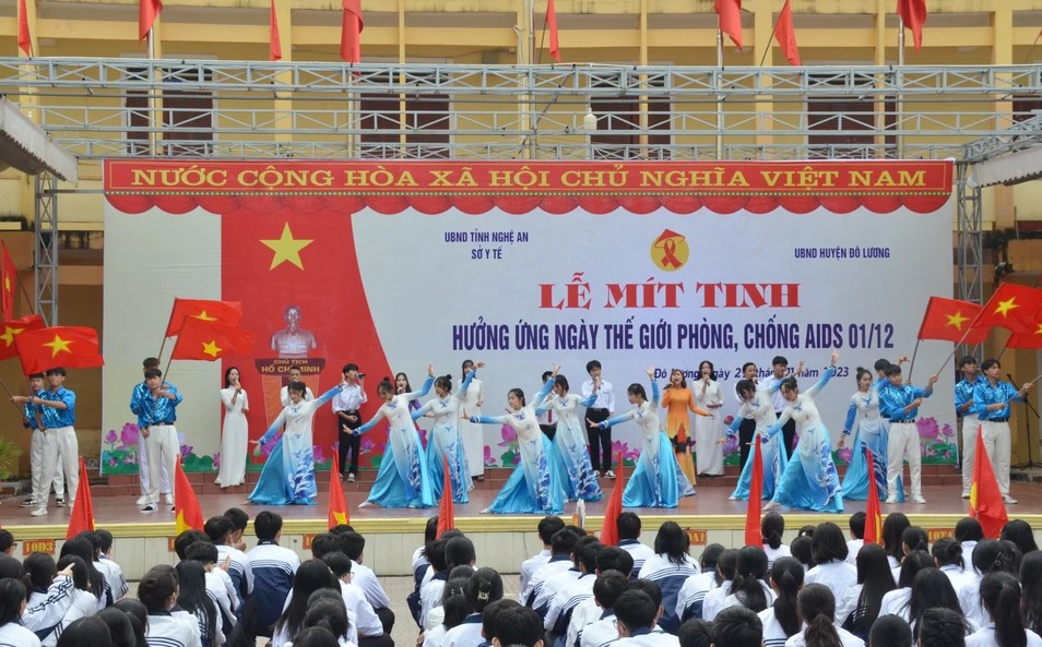 Cac dia phuong tich cuc huong ung Thang hanh dong quoc gia va Ngay The gioi phong, chong AIDS-Hinh-3
