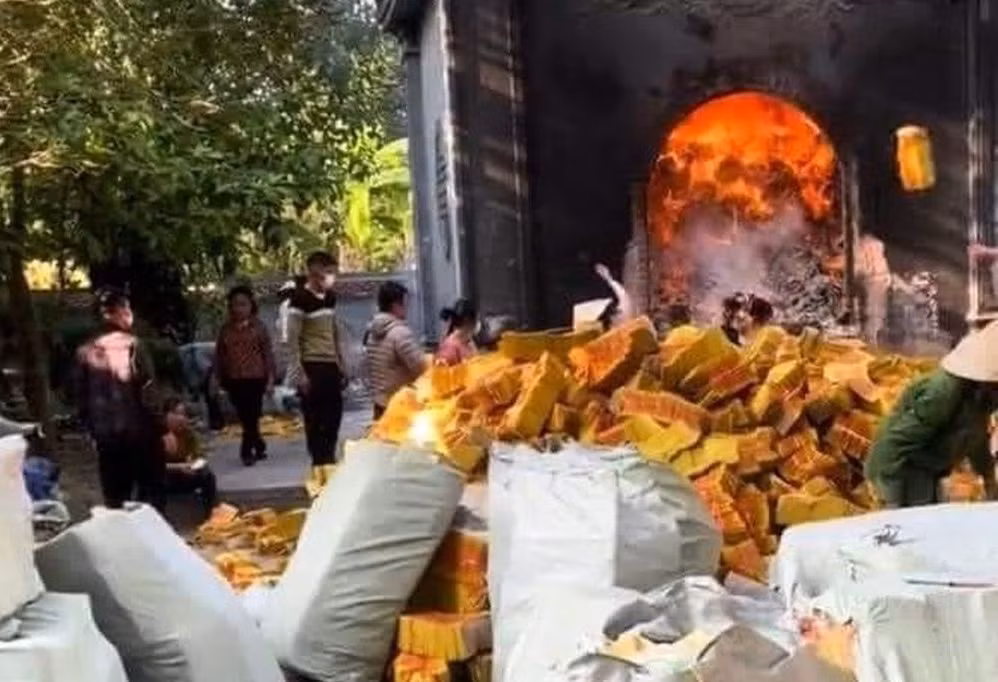 Dot hang tan vang ma de “tra le”, tin nguong hay me tin?