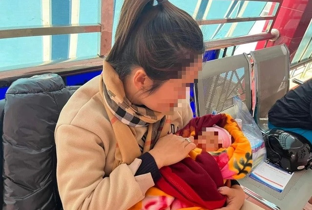 Dàn dựng trẻ sơ sinh bị bỏ rơi: Lợi dụng lòng tốt, có phạm tội lừa đảo? Dan dung tre so sinh bi bo roi: Loi dung long tot, co pham toi lua dao?