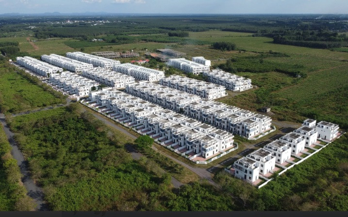 Qua thanh tra cũng xác định, Công ty LDG đã ký hợp đồng nguyên tắc mua bán nhà với 60 khách hàng với số tiền hơn 132 tỷ đồng. Trong khi đó Văn phòng Đăng ký đất đai tỉnh Đồng Nai đã ký chuyển nhượng cho Công ty LDG diện tích hơn 16.000m2 với gần 13.000m2 đất trồng lúa khi chưa có văn bản chấp thuận của cơ quan nhà nước có thẩm quyền. (Ảnh: NLĐ)