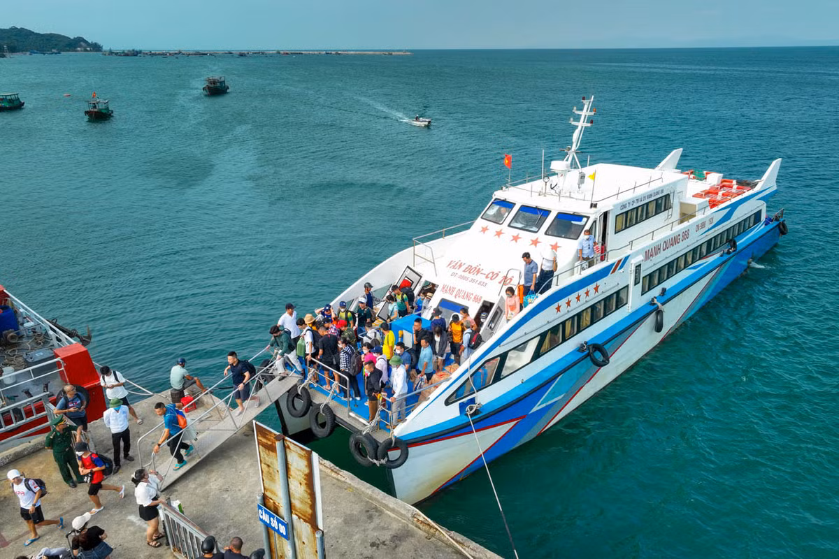 Theo Phòng Văn hóa - Thông tin và Du lịch huyện Cô Tô, ước tính đến hết năm 2023, Cô Tô đón 310.000 lượt khách (bằng 144% so với cùng kỳ năm trước), trong đó khách quốc tế đạt 2.100 lượt khách (bằng 240% so với cùng kỳ năm trước).