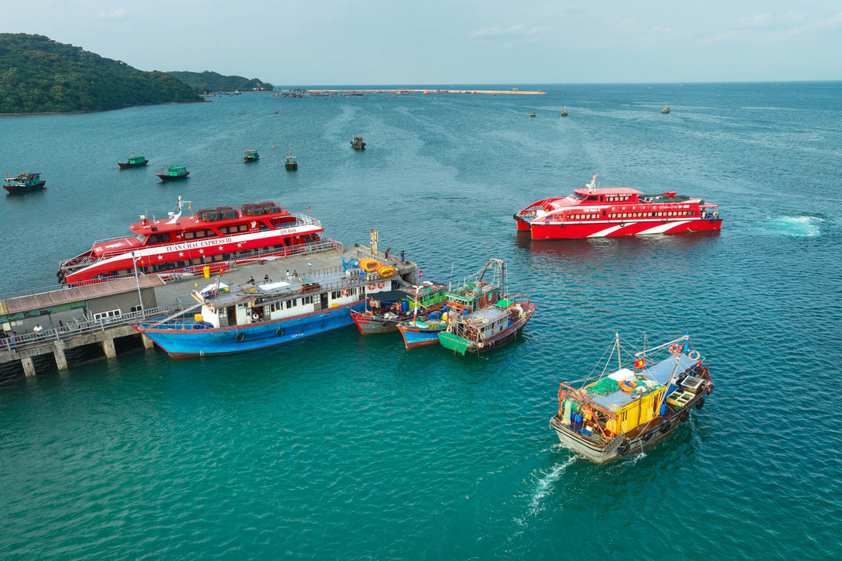 Năm 2023, thu nhập bình quân đầu người ước đạt trên 5.300 USD (130 triệu đồng/người). Du lịch, dịch vụ có sự phát triển vượt bậc, giữ vai trò chủ đạo trong cơ cấu kinh tế của huyện, chiếm gần 70% cơ cấu kinh tế.