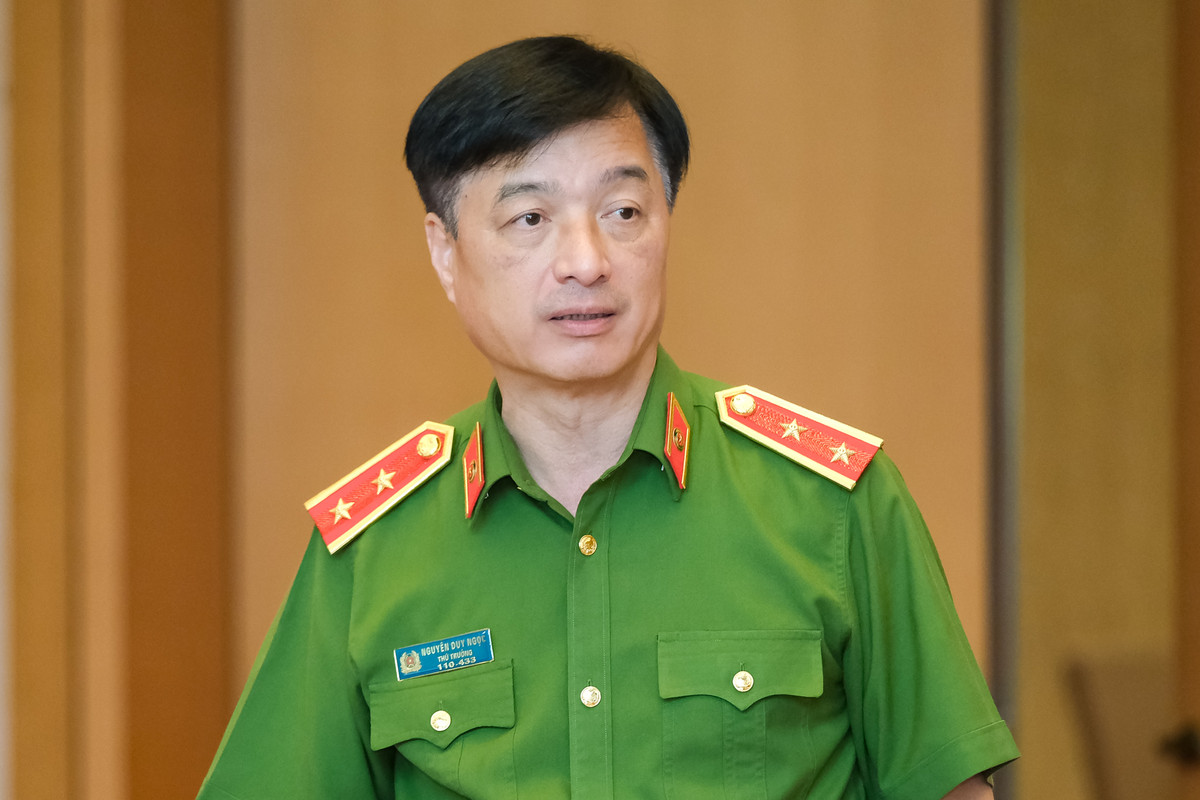 Thứ trưởng Nguyễn Duy Ngọc trưởng thành từ cơ sở và đơn vị trực tiếp chiến đấu; được rèn luyện, thử thách qua nhiều cương vị lãnh đạo, chỉ huy các cấp trong ngành Công an từ trưởng Công an huyện Thanh Trì, Trưởng phòng Cảnh sát giao thông đường bộ đường sắt (PC27) Công an thành phố Hà Nội; Đại tá, Chánh Văn phòng Cơ quan cảnh sát điều tra (PC44); Phó Giám đốc Công an thành phố Hà Nội kiêm Thủ trưởng cơ quan Điều tra Công an thành phố Hà Nội.