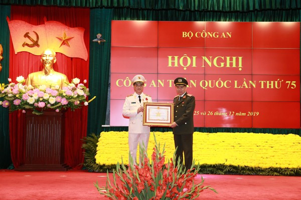 Thứ trưởng Nguyễn Duy Ngọc đã được trao tặng Huân chương Quân công hạng Nhì vì đã có thành tích đặc biệt xuất sắc trong xây dựng lực lượng Công an nhân dân, giữ gìn an ninh chính trị, trật tự, an toàn xã hội, góp phần vào sự nghiệp xây dựng chủ nghĩa xã hội và bảo vệ Tổ quốc.