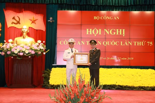 Thứ trưởng Nguyễn Duy Ngọc đã được trao tặng Huân chương Quân công hạng Nhì vì đã có thành tích đặc biệt xuất sắc trong xây dựng lực lượng Công an nhân dân, giữ gìn an ninh chính trị, trật tự, an toàn xã hội, góp phần vào sự nghiệp xây dựng chủ nghĩa xã hội và bảo vệ Tổ quốc.