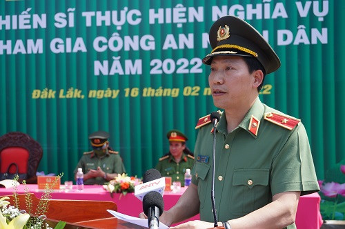 Tháng 3/2021, ông Tuyến được điều động giữ chức vụ Phó Chủ nhiệm Thường trực Ủy ban Kiểm tra Đảng ủy Công an Trung ương, Thủ trưởng Cơ quan Ủy ban Kiểm tra Đảng ủy Công an Trung ương. Tháng 1/2021, ông Lê Văn Tuyến được thăng cấp bậc hàm từ Đại tá lên Thiếu tướng. Tháng 1/2022, ông Tuyến được Thủ tướng Chính phủ bổ nhiệm chức vụ Thứ trưởng Bộ Công an.
