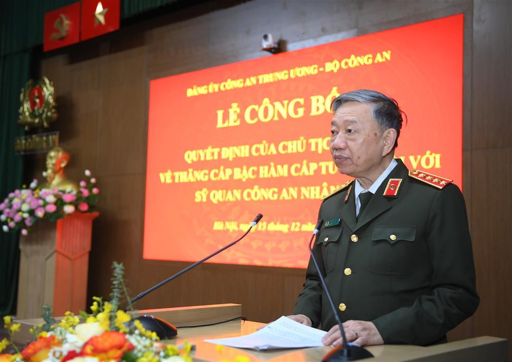 Bộ trưởng Tô Lâm tin tưởng, với kinh nghiệm thực tiễn trong thực hiện nhiệm vụ công tác, Thứ trưởng Lê Văn Tuyến và Thứ trưởng Nguyễn Văn Long tiếp tục phát huy phẩm chất đạo đức cách mạng, cùng tập thể Đảng ủy Công an Trung ương, lãnh đạo Bộ Công an lãnh đạo toàn lực lượng Công an nhân dân thực hiện thắng lợi nhiệm vụ bảo vệ an ninh quốc gia, bảo đảm trật tự, an toàn xã hội và xây dựng lực lượng Công an nhân dân thật sự trong sạch, vững mạnh, chính quy, tinh nhuệ, hiện đại…