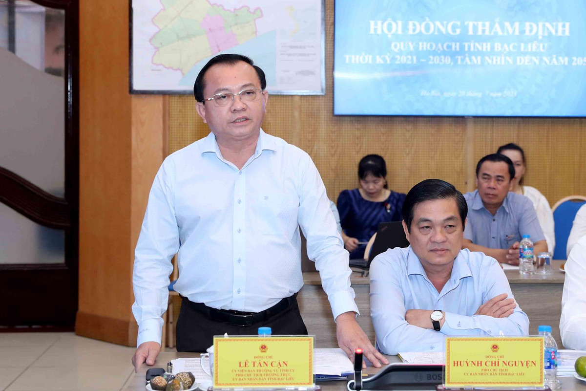 Ngày 30/6, tại kỳ họp thứ nhất HĐND tỉnh Bạc Liêu khóa X, ông Lê Tấn Cận - Trưởng Ban Tổ chức Tỉnh ủy Bạc Liêu đã được bầu giữ chức Phó Chủ tịch UBND tỉnh Bạc Liêu. 