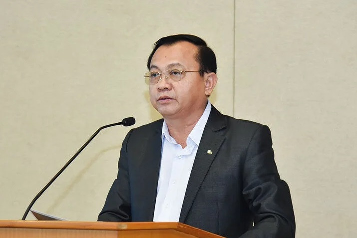 Ông Lê Tấn Cận sinh ngày 19/5/1968, quê quán xã Lộc Ninh, huyện Hồng Dân, tỉnh Bạc Liêu. 