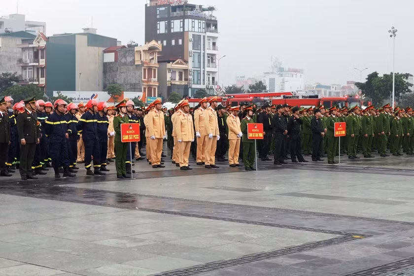 Cong an Hai Duong ra quan tran ap toi pham dip Tet Giap Thin 2024-Hinh-4