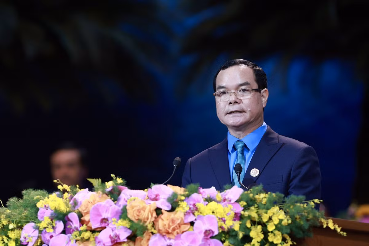 Chan dung ong Nguyen Dinh Khang tai dac cu Chu tich Tong LDLD Viet Nam