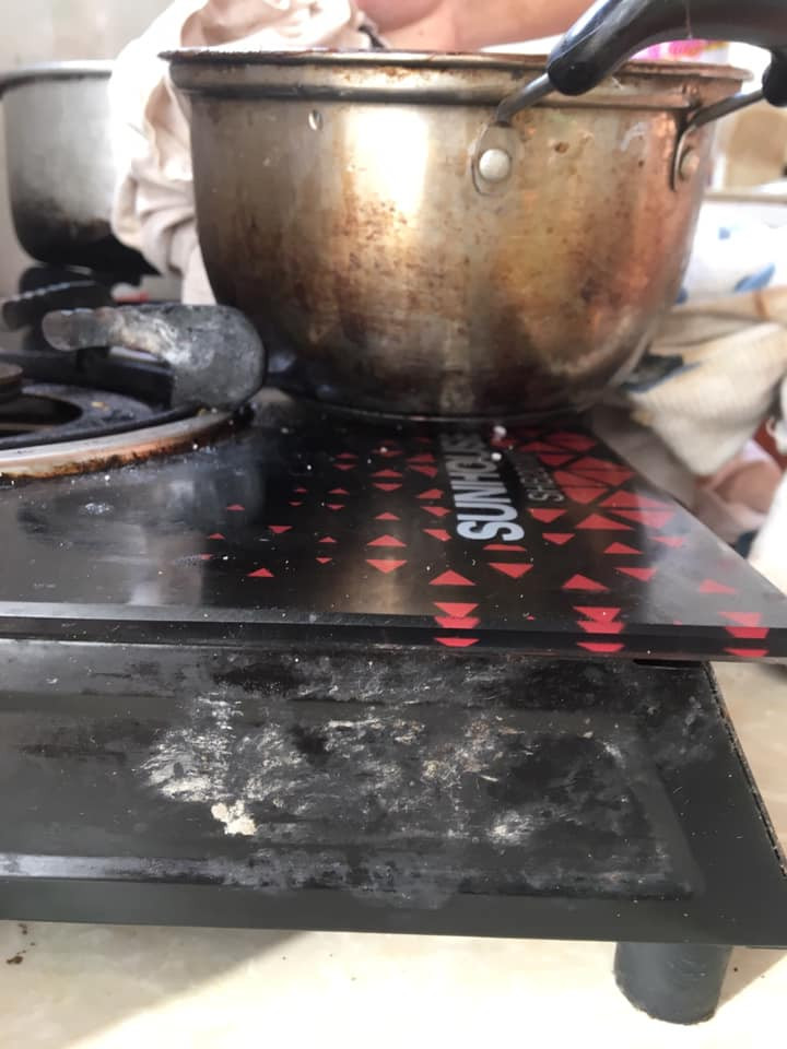 Trên MXH không ít chị em hội ghét bếp khoe thành phẩm chè đậu đỏ thảm họa ai nhìn cũng chỉ cười ra nước mắt. Ảnh: Hà Quỳnh Oanh