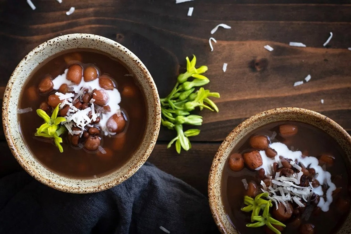 Ăn chè đậu đỏ ngày Thất Tịch (7/7 âm lịch) được cho là phong tục bắt nguồn từ văn hoá Trung Hoa.