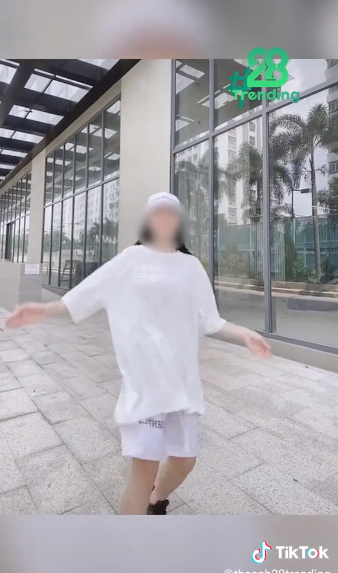 Hiện tại vụ việc vẫn được cư dân mạng quan tâm, theo dõi mặc dù người trong cuộc chưa lên tiếng gì thêm. Ảnh: Chụp màn hình clip THEANH28 TRENDING