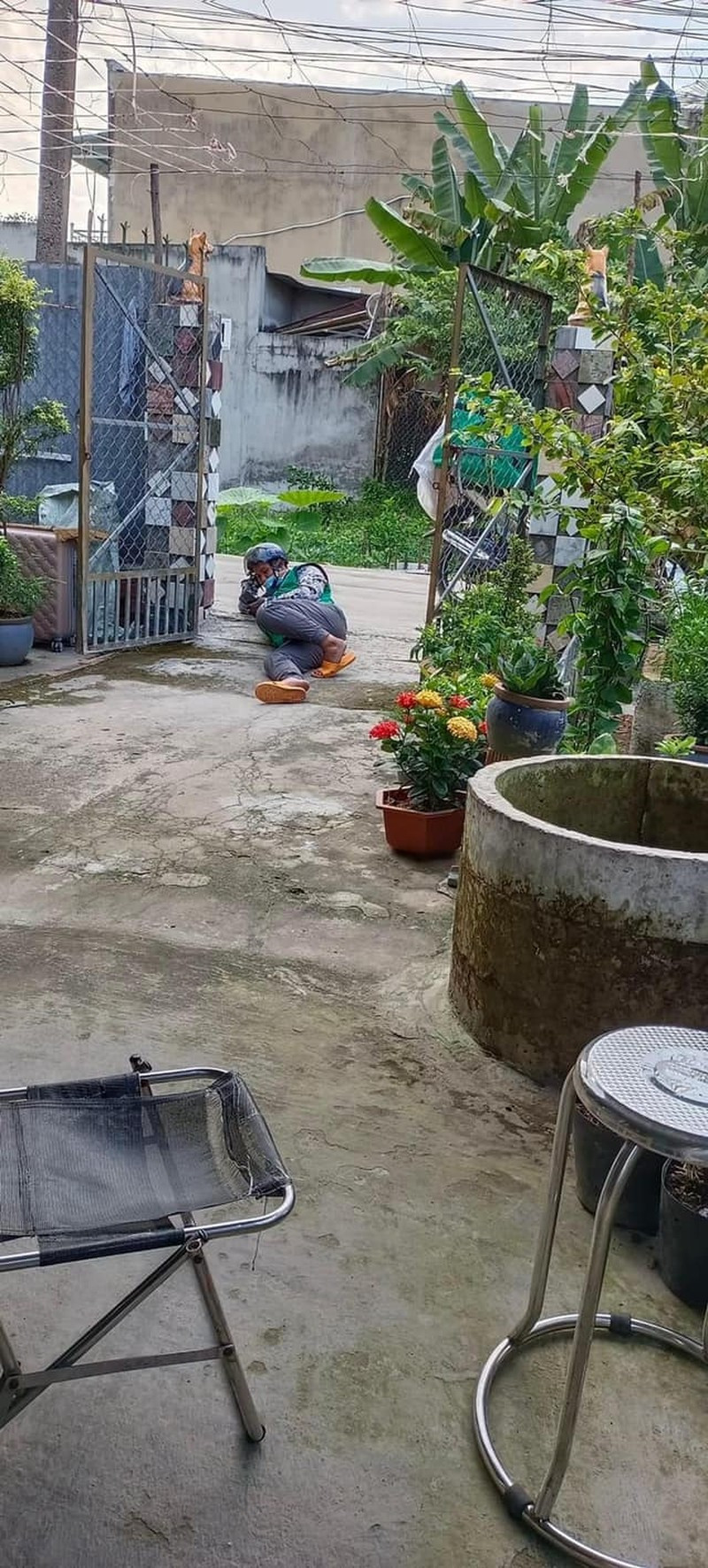 Rất nhiều những tình huống hài hước của các người giao hàng đã được chia sẻ khiến cư dân mạng được một phen cười bò vì sự nhiệt tình hết cỡ.