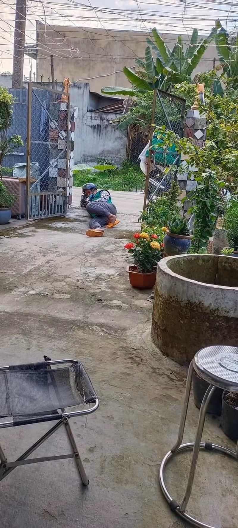 Rất nhiều những tình huống hài hước của các người giao hàng đã được chia sẻ khiến cư dân mạng được một phen cười bò vì sự nhiệt tình hết cỡ.