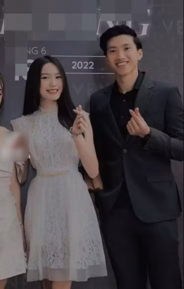 Loạt ảnh tình cảm với Doãn Hải My do chính Văn Hậu đăng gây sốt mạng xã hội. Ảnh: FBNV