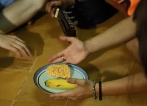 Tiêu chí của bữa ăn hôm nay: là ăn chậm- nhai kĩ và hạn chế vận động để bảo toàn số thức ăn "khổng lồ" này trong bao tử. Ảnh: Tổng hợp