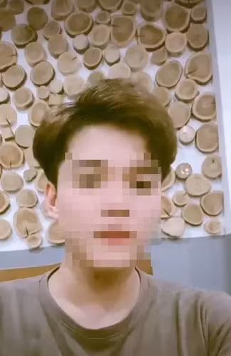 Những tưởng rằng sau khi chủ clip lên tiếng xin lỗi, mọi chuyện đã có thể kết thúc nhưng mới đây bản thân cô gái ăn mặc hớ hênh kia một lần nữa lên tiếng, cho biết bản thân đã phải chịu ảnh hưởng nhiều như thế nào.